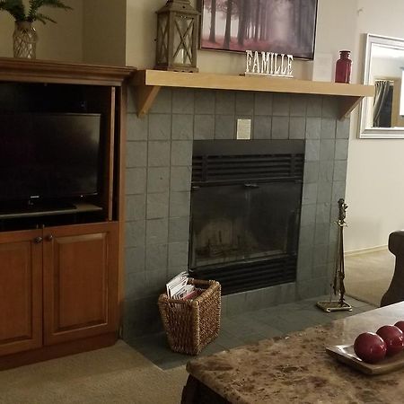 מונט טרמבלאנט 2 Bedroom Condo In Pedestrian Village By Amazing Property Rentals מראה חיצוני תמונה