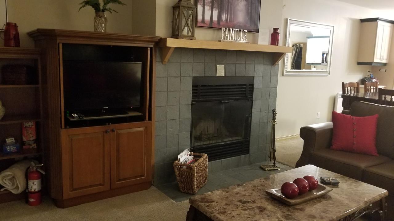 מונט טרמבלאנט 2 Bedroom Condo In Pedestrian Village By Amazing Property Rentals מראה חיצוני תמונה