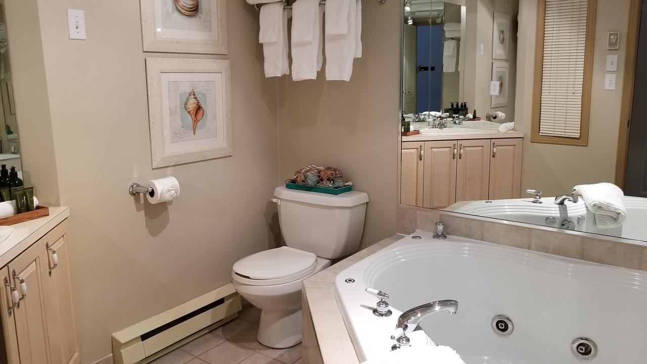 מונט טרמבלאנט 2 Bedroom Condo In Pedestrian Village By Amazing Property Rentals מראה חיצוני תמונה